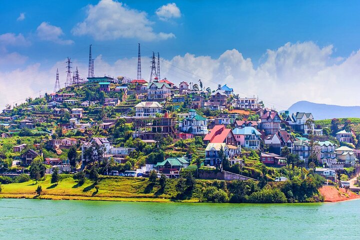 Gregory Lake in Nuwara Eliya with colonial-style buildings